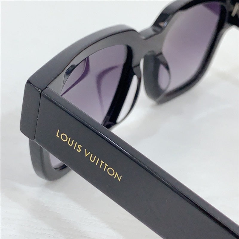 Louis Vuitton 2622E LV Escape Square Sunglasses  ✨