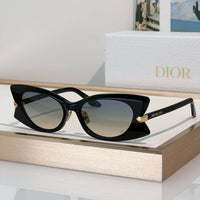 DIOR Dior DiorButterfly S2F Black Rectangular Sunglasses ✨