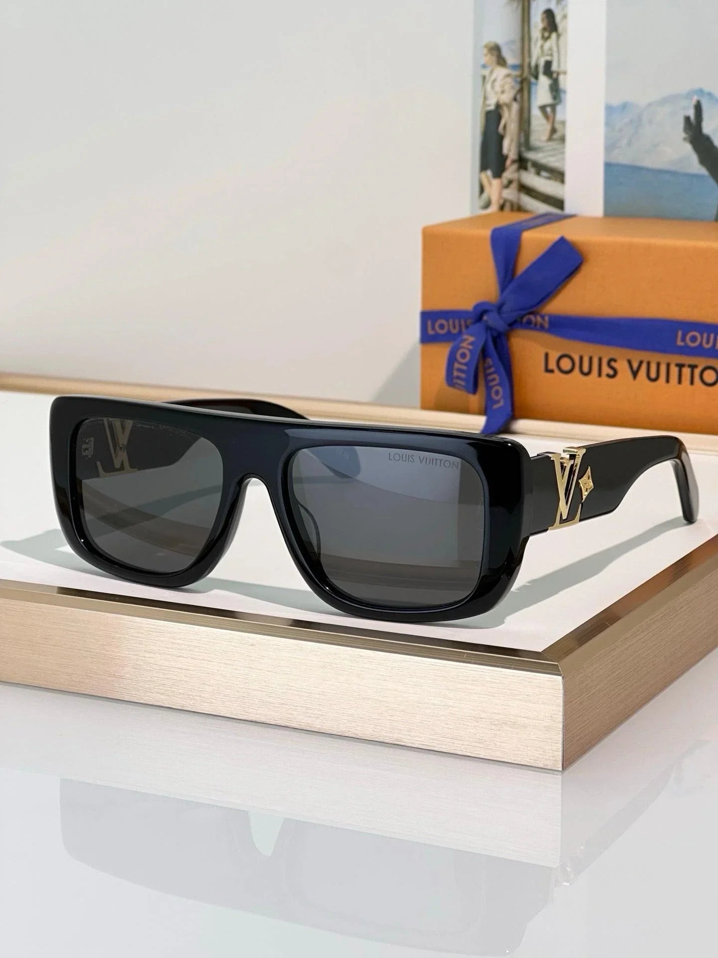 LOUIS VUITTON ルイ ヴィトン  フロール カレ サングラス Z0287E   セルフレーム ブラック ライトブルー系  ゴールドロゴ ビトン 61 14【本物保証】 Louis Vuitton Z2872U LV Flower Square Sunglasses✨ — onlinechics