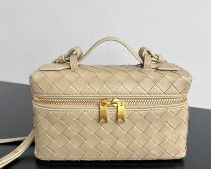 Bottega Veneta Bang Bang Vanity Case in Intrecciato Leathers 💚 - onlinechics.com