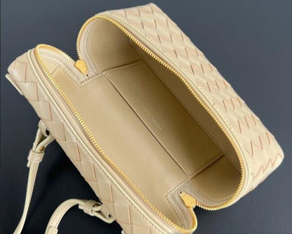 Bottega Veneta Bang Bang Vanity Case in Intrecciato Leathers 💚 - onlinechics.com
