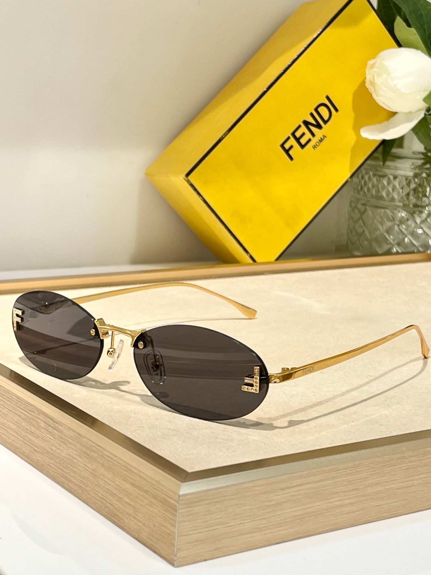 -  Fendi First FE4075US sunglasses in metal oval shape Women's✨