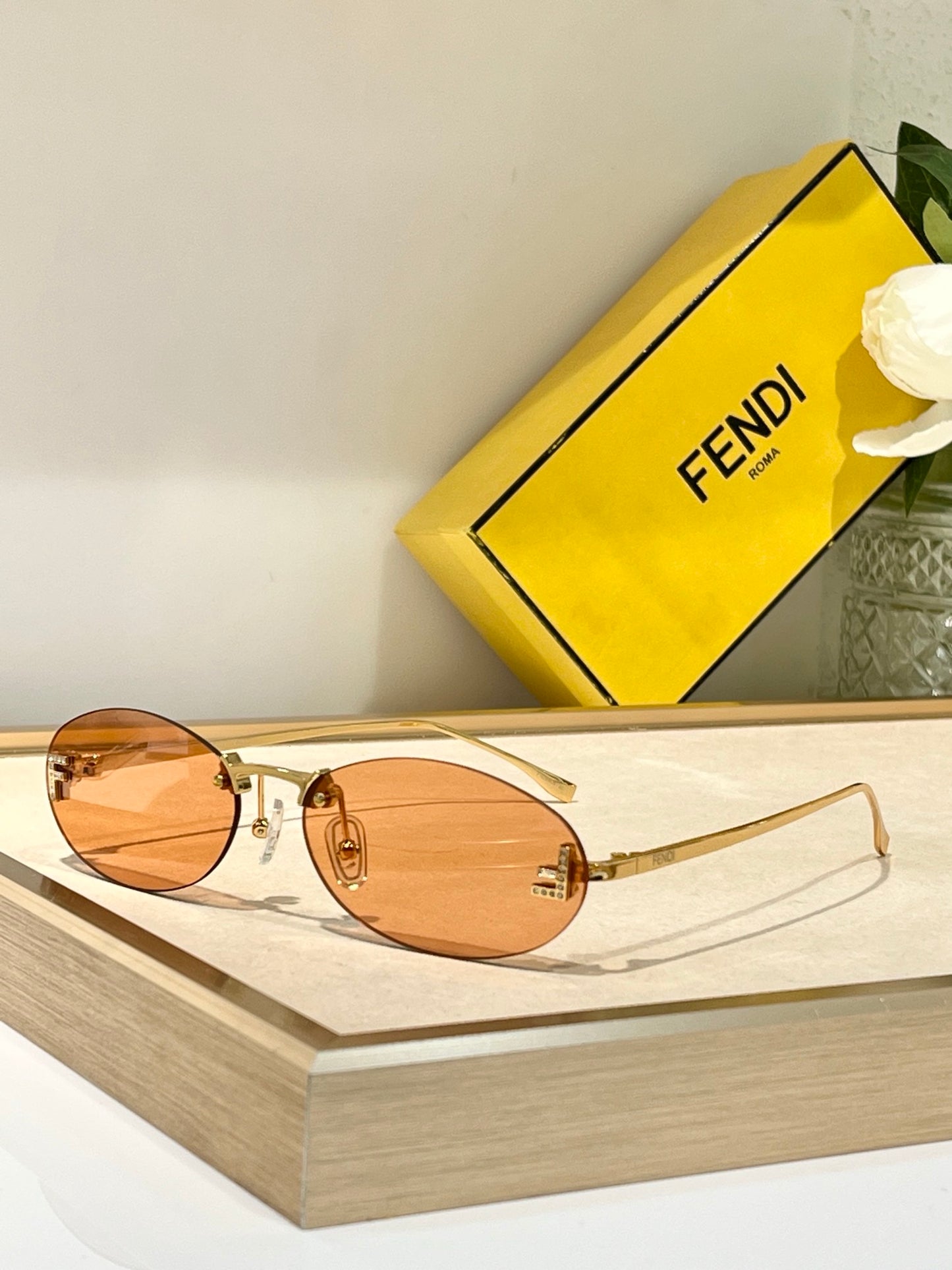 -  Fendi First FE4075US sunglasses in metal oval shape Women's✨