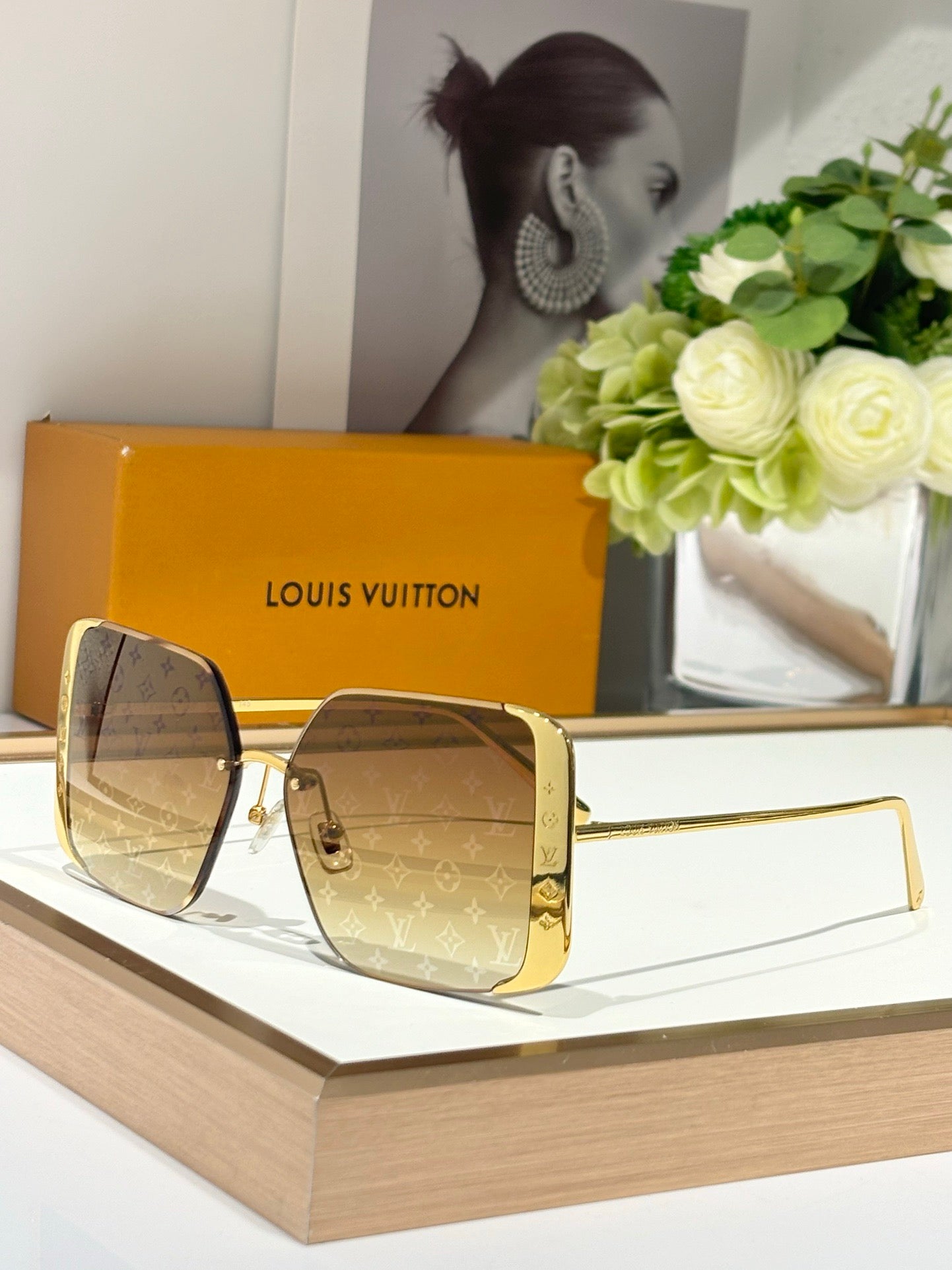 Louis Vuitton Z1994U LV Moon Metal Square Sunglasses Women's Sunglasses ✨