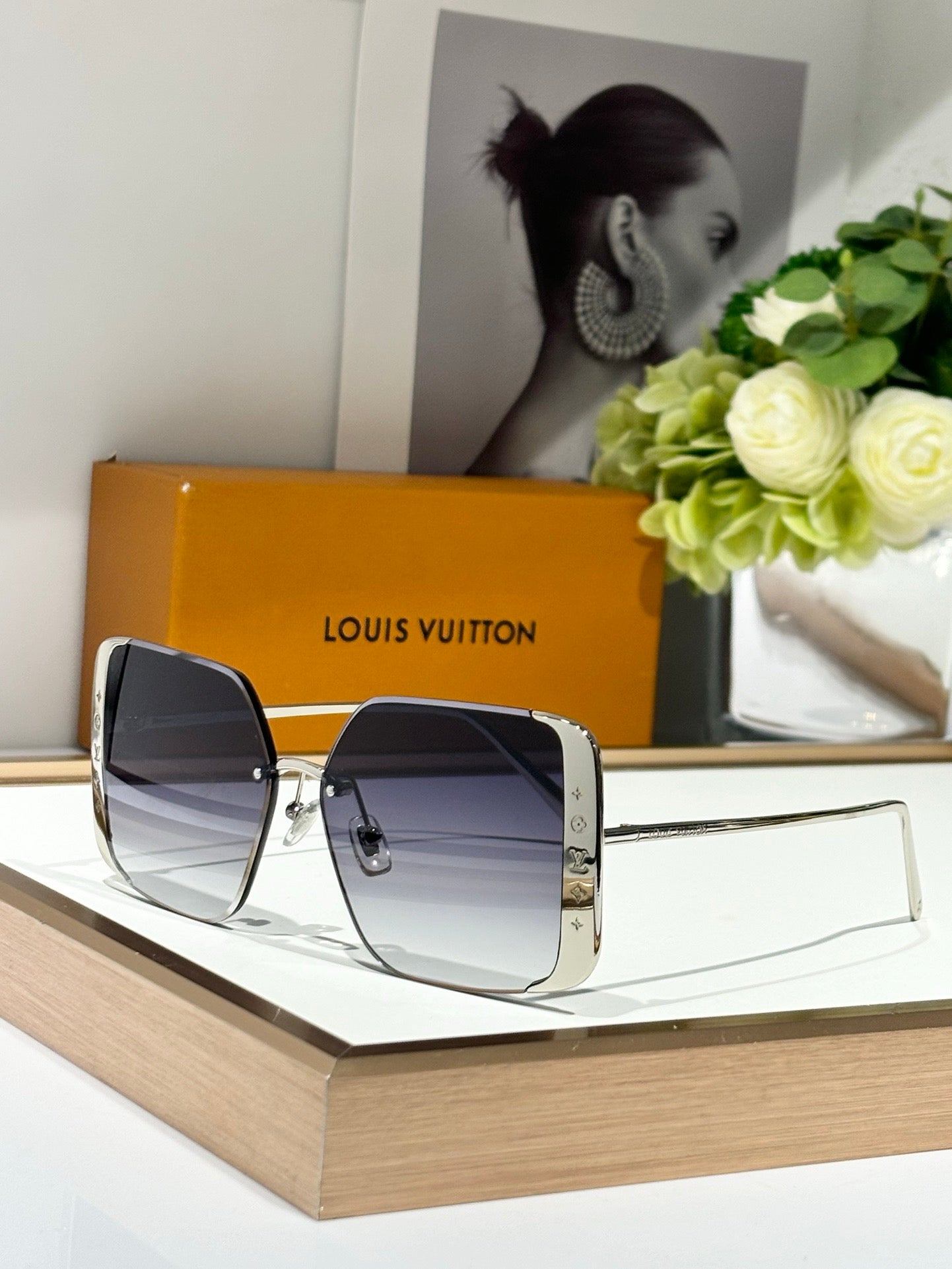 Louis Vuitton Z1994U LV Moon Metal Square Sunglasses Women's Sunglasses ✨