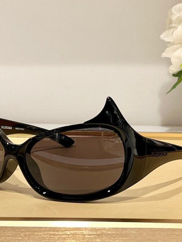 BALENCIAGA GOTHAM CAT SUNGLASSES  ✨