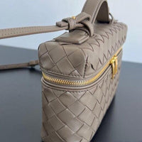 Bottega Veneta Bang Bang Vanity Case in Intrecciato Leathers 💚