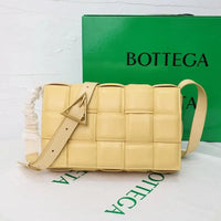 Bottega Veneta Classic size Padded Cassette leather bag 💚