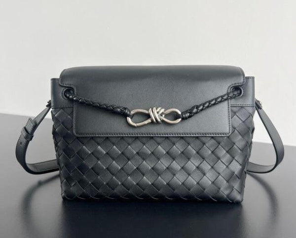 Bottega Veneta  Small Andiamo Messenger Bag in Intrecciato Leathers 💚