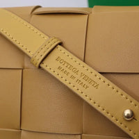Bottega Veneta Small Cassette Small Intreccio leather bag 💚
