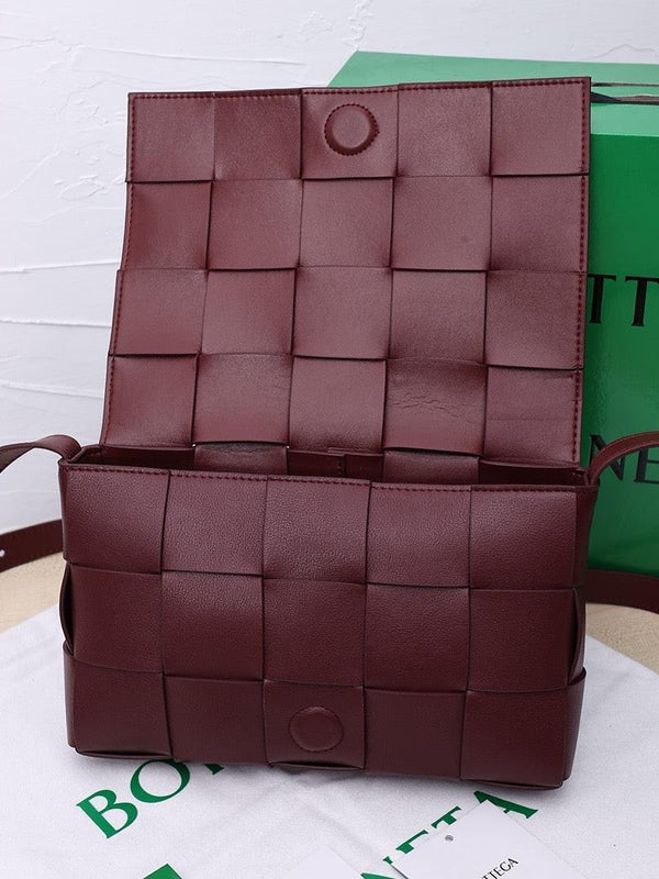 Bottega Veneta Small Cassette Small Intreccio leather bag 💚