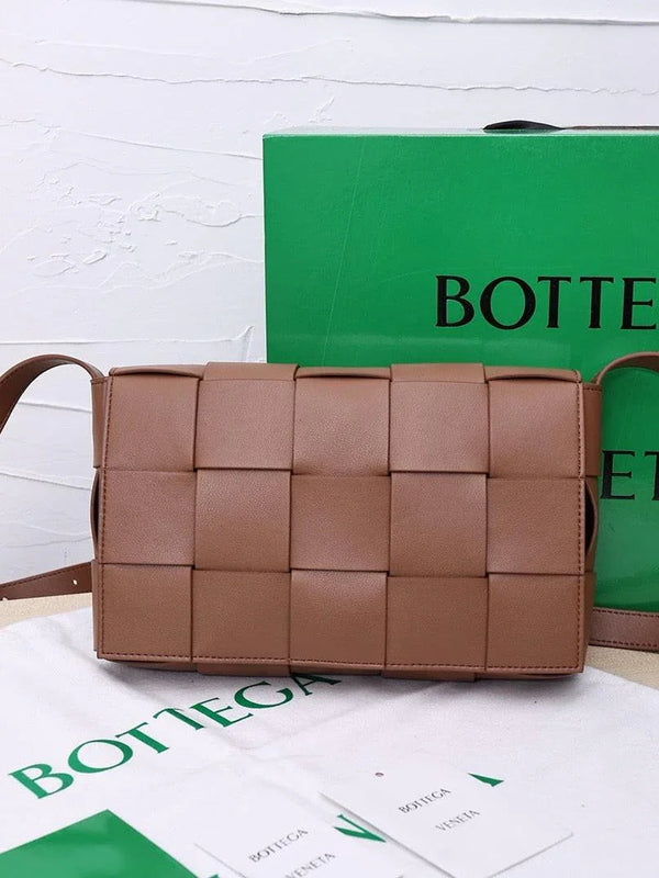Bottega Veneta Small Cassette Small Intreccio leather bag 💚
