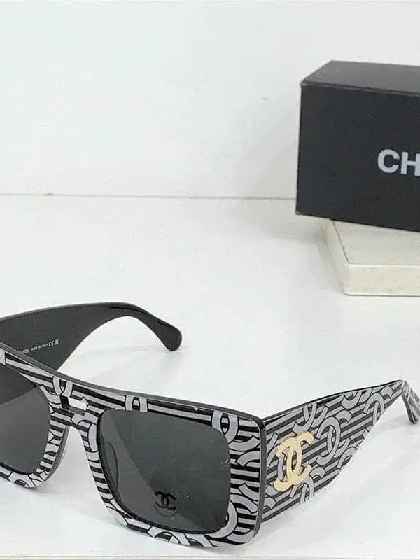 CHANEL Square Sunglasses 9141 🖤