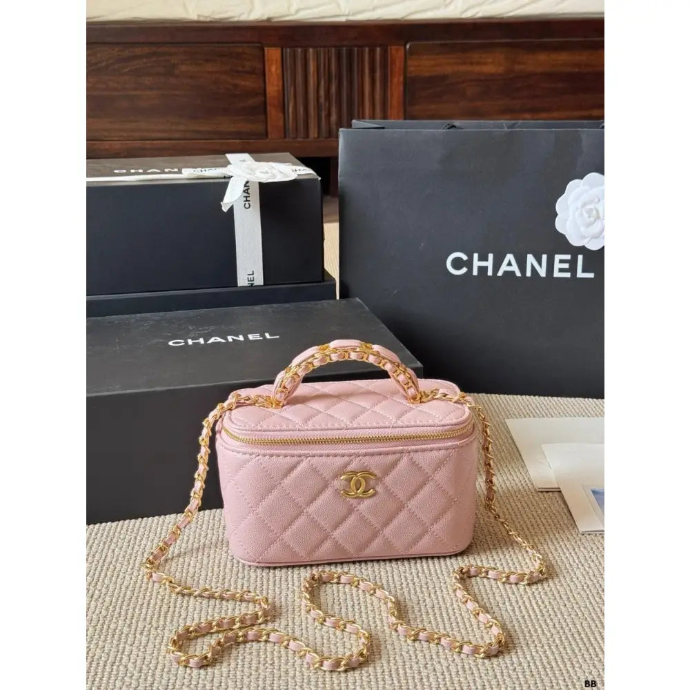 CHANEL Vanity Chanel White Chain Shoulder Bag  ✨