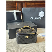 CHANEL Vanity Chanel White Chain Shoulder Bag  ✨