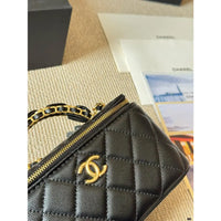 CHANEL Vanity Chanel White Chain Shoulder Bag  ✨