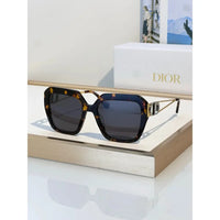 Dior  30Montaigne S6U CD 40083U Rectangular Sunglasses✨