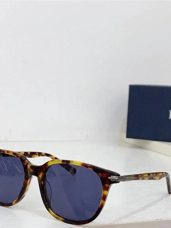 Dior Essentials DIORBLACKSUIT R2I Sunglasses✨