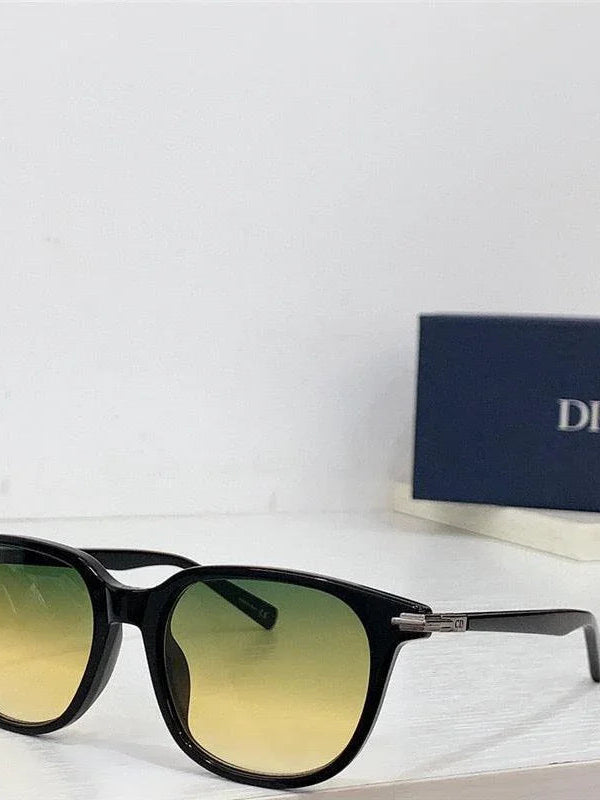 Dior Essentials DIORBLACKSUIT R2I Sunglasses✨