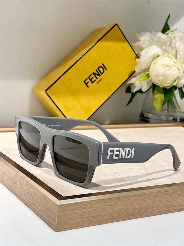 FENDI Roma FE40118 Sunglasses shape Women's✨