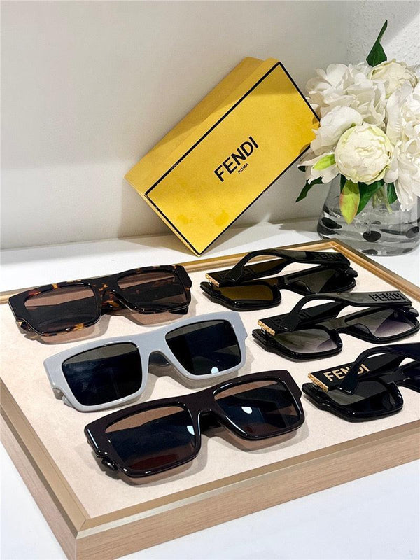 FENDI Roma FE40118 Sunglasses shape Women's✨