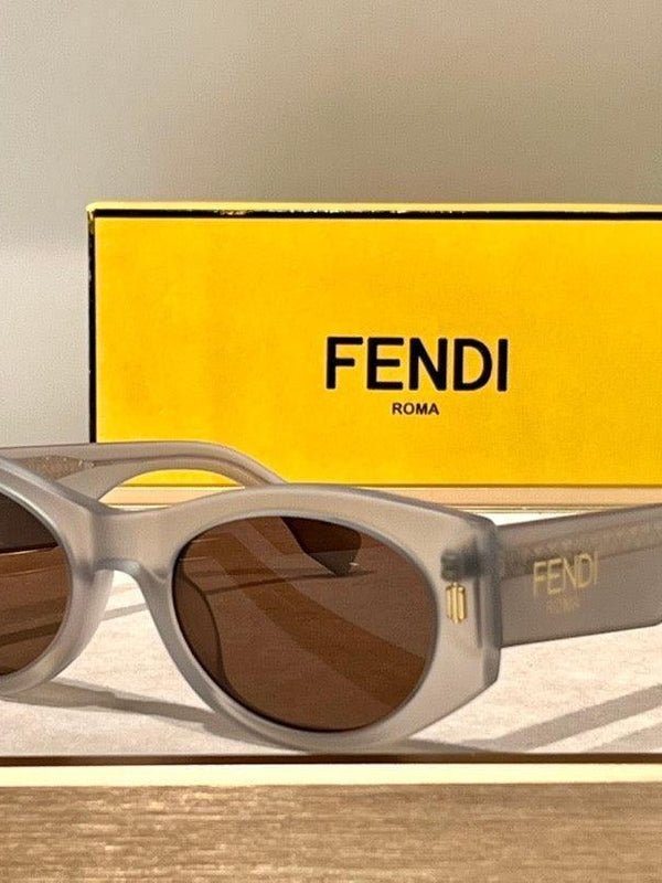 FENDI Roma FE40125 Sunglasses shape Women's✨