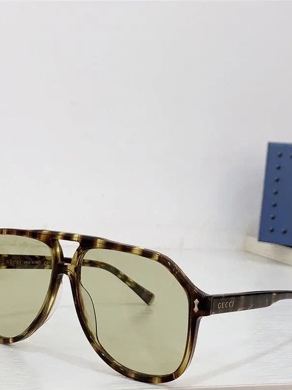 Gucci GG1042 Sunglasses feature a rectangular Pilot ✨