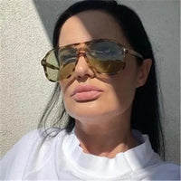 Gucci GG1042 Sunglasses feature a rectangular Pilot ✨