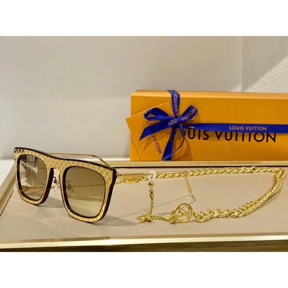 Louis Vuitton ultra rare LV1105 Chain Women's Sunglasses ✨