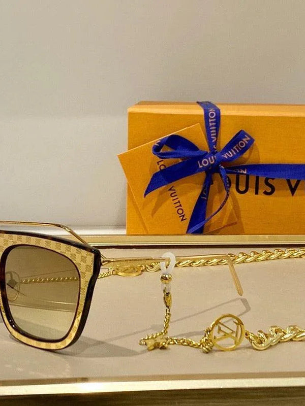 Louis Vuitton ultra rare LV1105 Chain Women's Sunglasses ✨