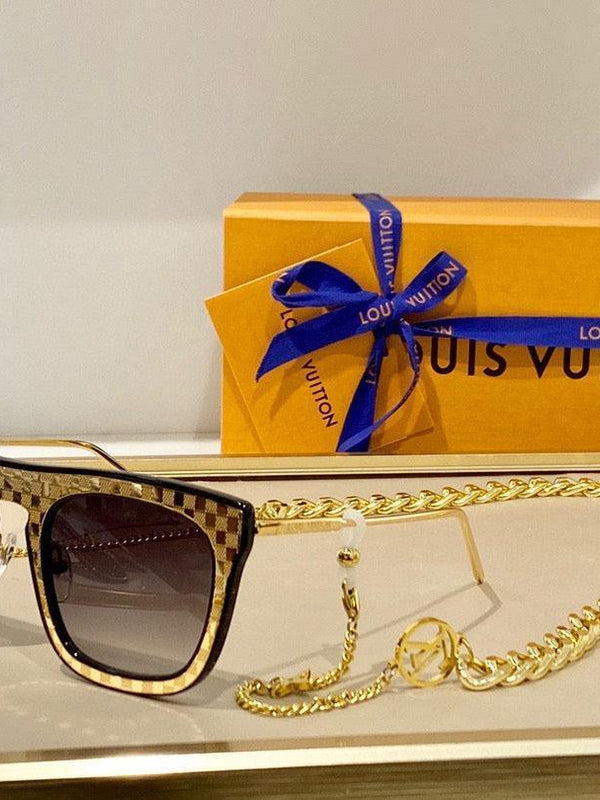 Louis Vuitton ultra rare LV1105 Chain Women's Sunglasses ✨