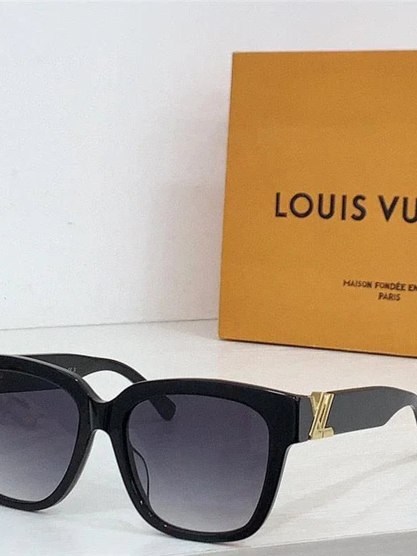 Louis Vuitton Z2120E LV-GO14 Square Sunglasses ✨