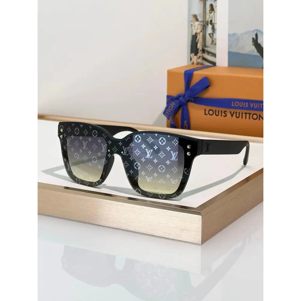 Louis Vuitton Z2455U LV Flash Square Mask Sunglasses ✨