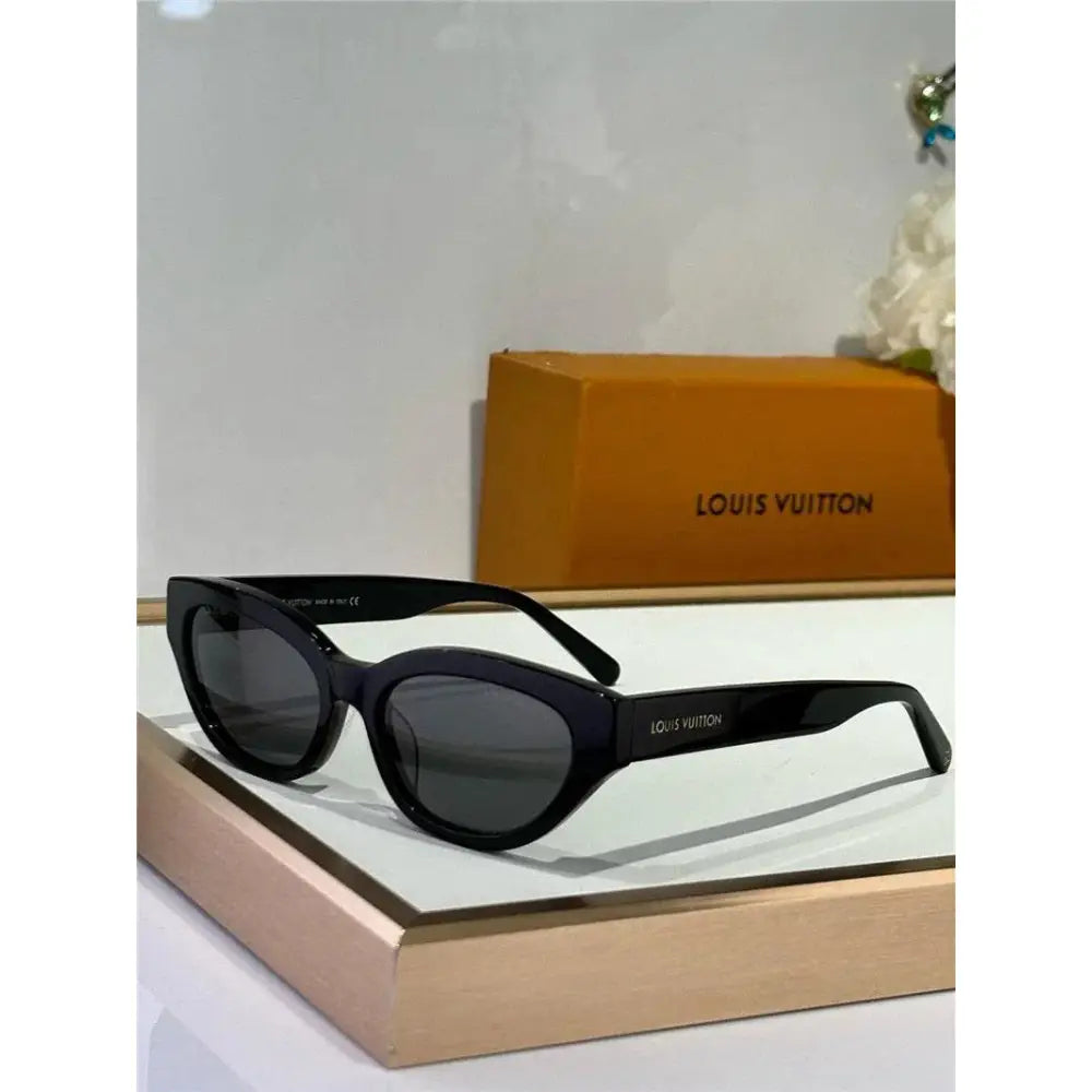 Louis Vuitton Z2481U LV Essential Cat Eye Sunglasses ✨