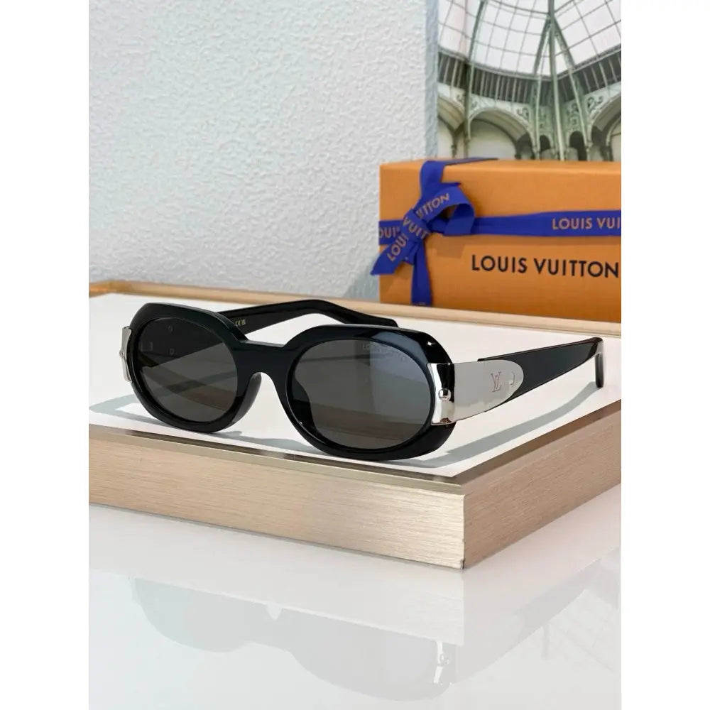 Louis Vuitton Z2600U LV Hinge Sunglasses  ✨