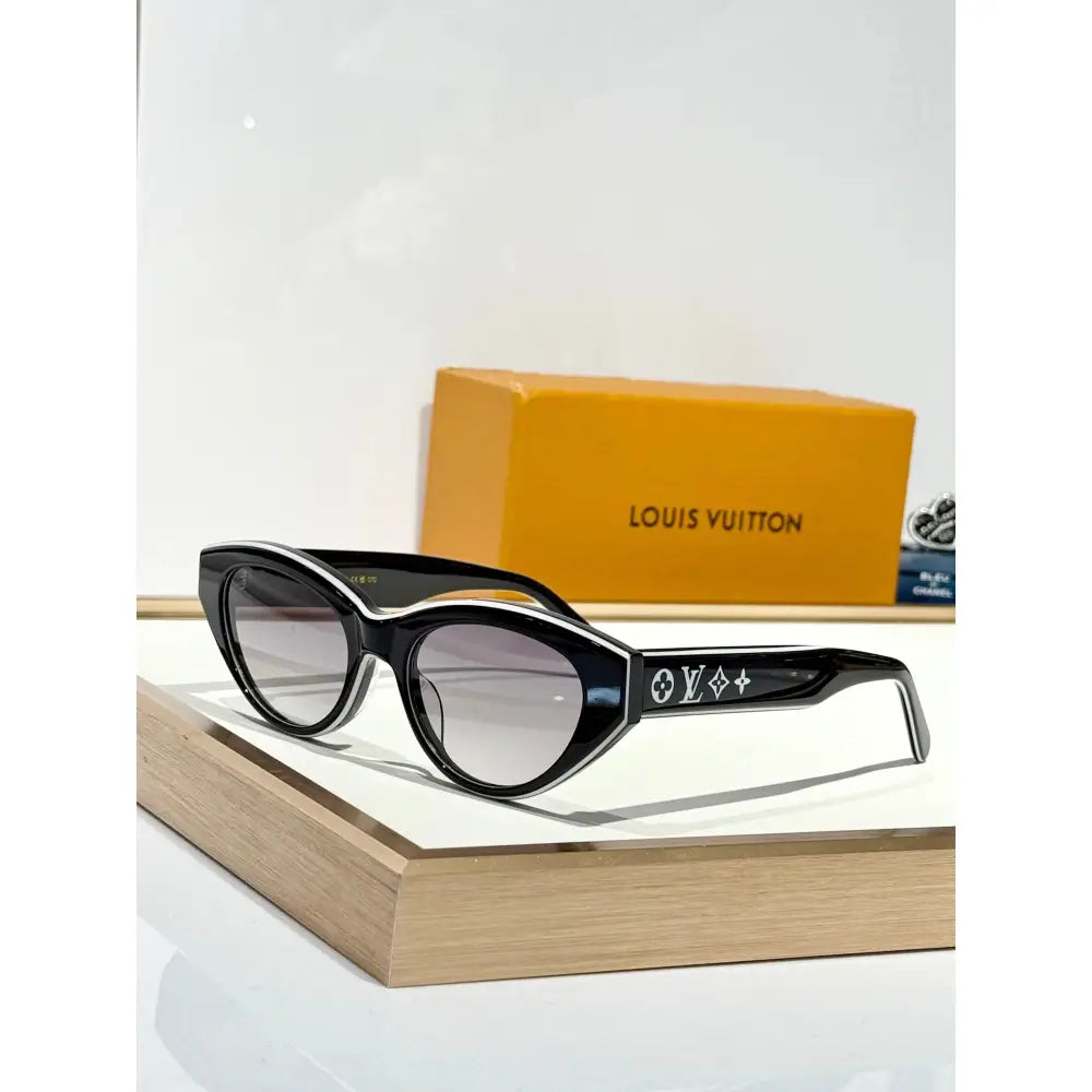Louis Vuitton Z2686U New LV Line Cat Eye Sunglasses ✨