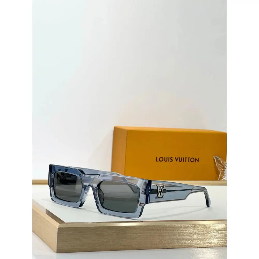 Louis Vuitton Z2703E LV Clash Low Square Sunglasses ✨
