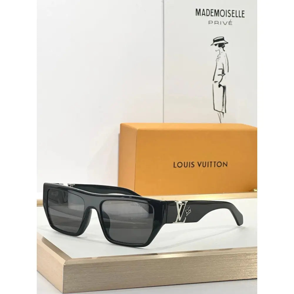 Louis Vuitton Z2873U LV Flower Low Square Sunglasses  ✨