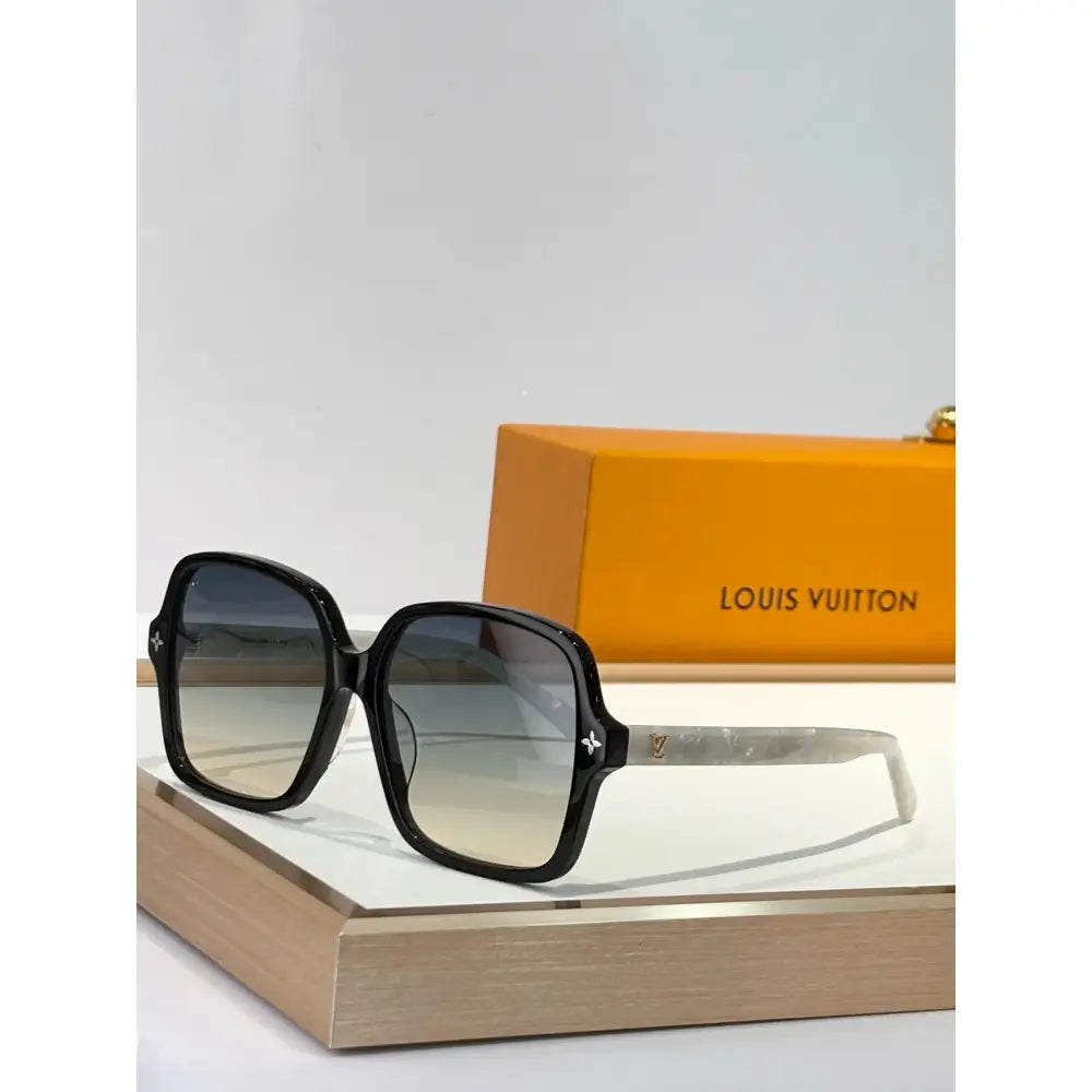 Louis Vuitton Z2917W LV Aura Square Sunglasses   ✨