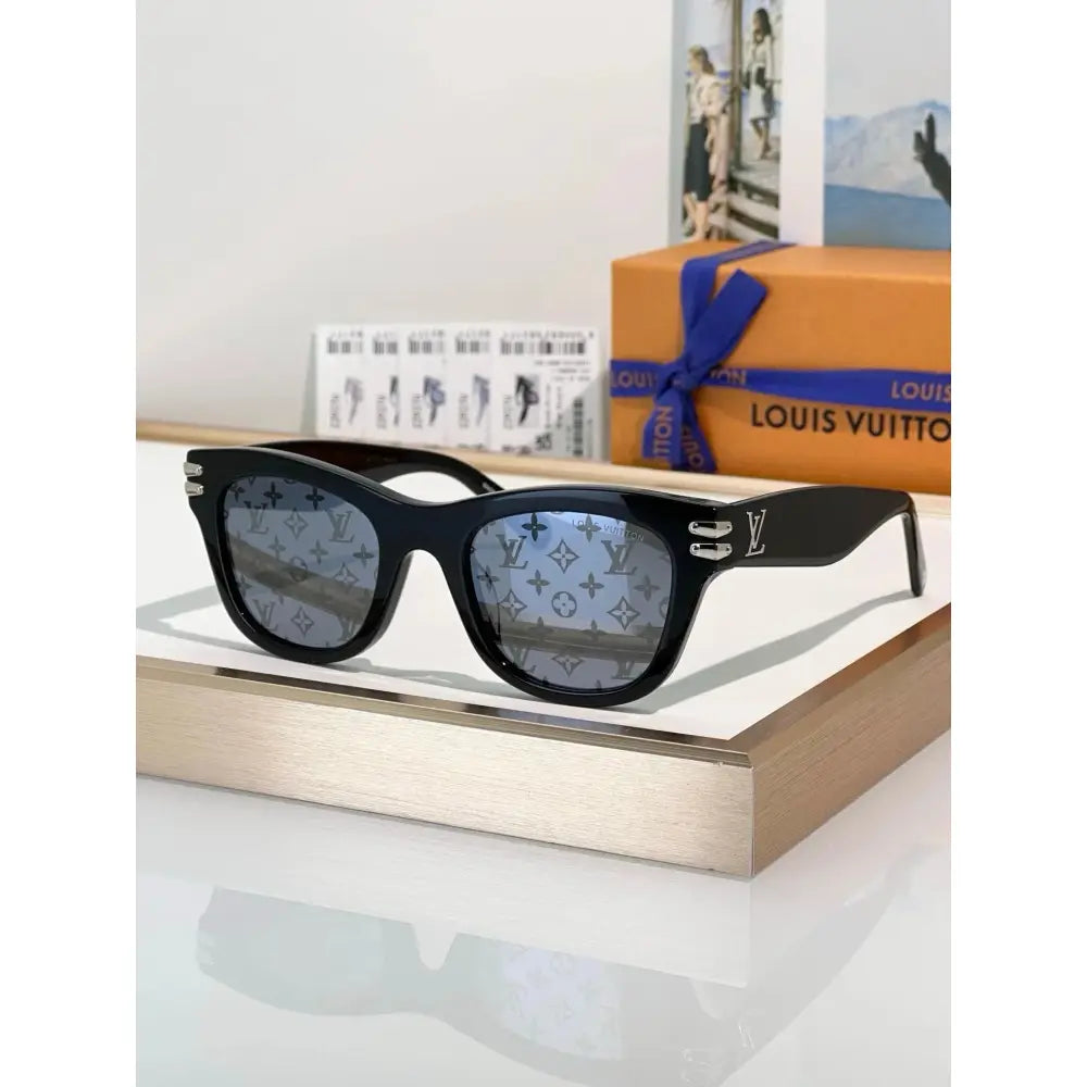 Louis Vuitton Z2927U LV Midnight Cat Eye Sunglasses   ✨