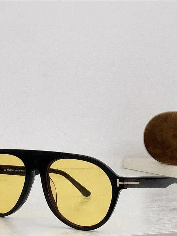 PILOT HORN SUNGLASSES $1,690 FT1047-P ✨