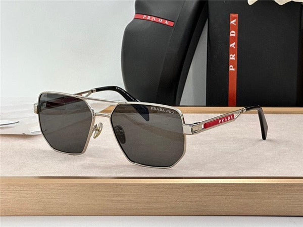 Prada Men's  Black / Silver Grey Lens Aviator 51-18🖤