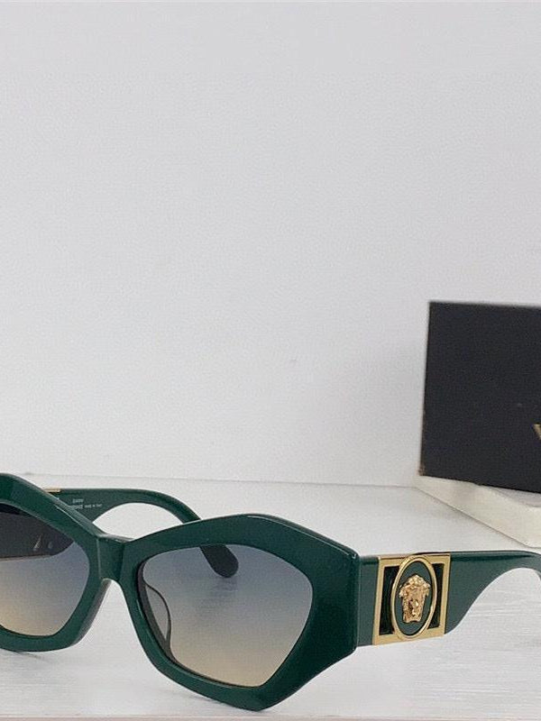 Ultra RaRe VINTAGE VERSACE SUNGLASSES MOD.421/B   ✨